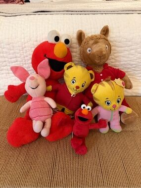 Elmo, Daniel Tiger, Llama Llama & Piglet Stuffed Animal/ Stuffie Bundle